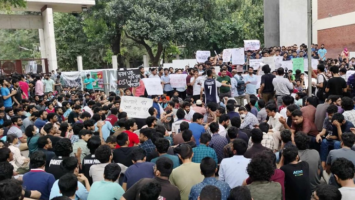 ৬ জনকে বহিষ্কারের আলটিমেটাম বুয়েট শিক্ষার্থীদের