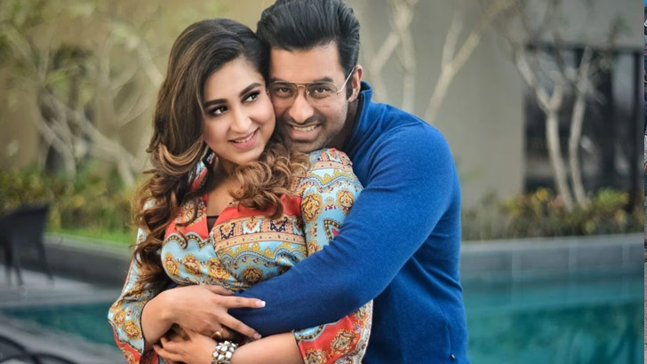 ঐন্দ্রিলাকে বোন বলে পরিচয় করালেন অঙ্কুশ!