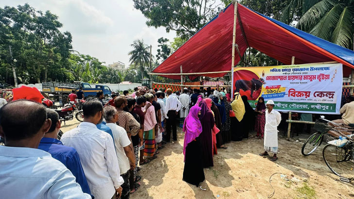 মেয়রের উদ্যোগে ৬৯০ টাকায় গরুর মাংস বিক্রি