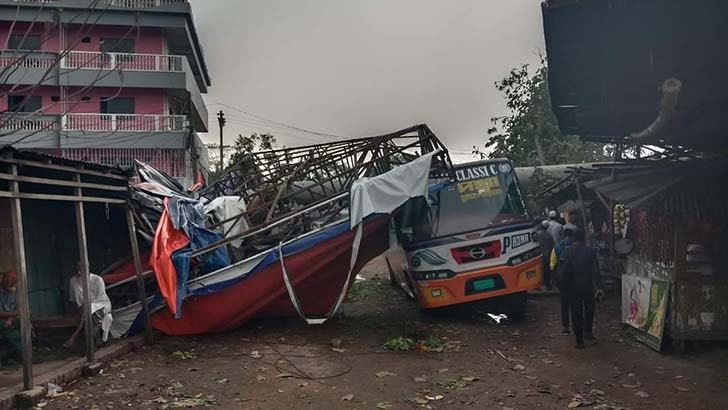 কালবৈশাখী ঝড়ে লন্ডভন্ড, ৪ জেলায় নিহত ৭