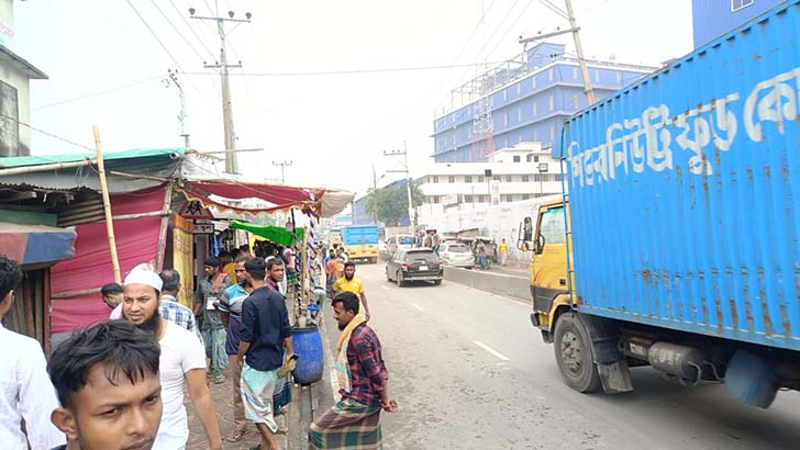 বোনাসের টাকা না দেওয়ায় শ্রমিক অসন্তোষ, কারখানা-গাড়ি ভাঙচুর