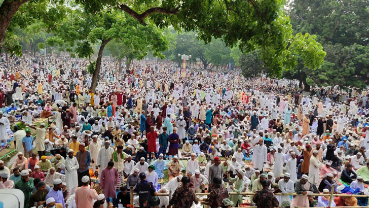 শোলাকিয়ায় ঈদ জামাতে জনসমুদ্র