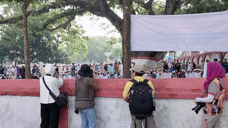 শোলাকিয়ায় অর্ধ শতাধিক চীনা সাংবাদিক-পর্যটক!