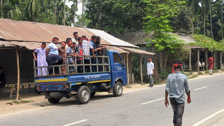 পিকআপে গানবাজনা ও বেপরোয়া মোটরসাইকেল চালানোয় অর্ধশত মামলা