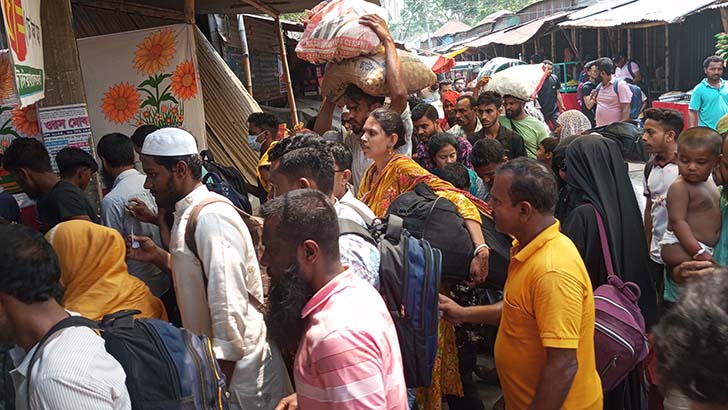 দৌলতদিয়ায় ঢাকামুখী যাত্রীদের উপচেপড়া ভিড়