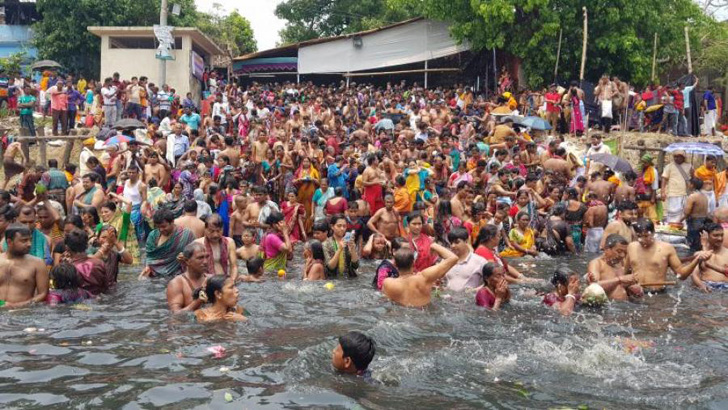 লাঙ্গলবন্দে শুরু হিন্দু ধর্মাবলম্বীদের অষ্টমীর স্নানোৎসব