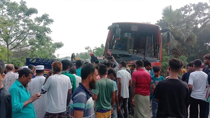 দক্ষিণ-পশ্চিমাঞ্চলের মহাসড়কে কোনোভাবেই কমছে না দুর্ঘটনা