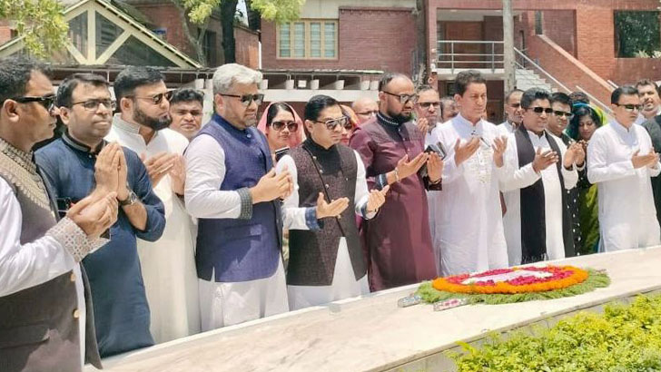 টুঙ্গিপাড়ায় বঙ্গবন্ধুর সমাধিতে বিজিবিএ প্রেসিডেন্টের শ্রদ্ধা