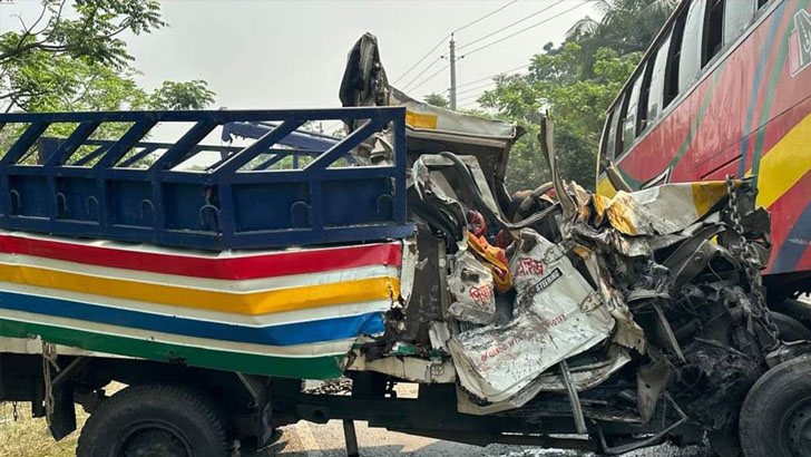 সড়কে দুর্ঘটনা কমাতে প্রতিদিন মোবাইল কোর্ট