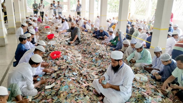 এবার পাগলা মসজিদের দানবাক্সে মিলল ২৭ বস্তা টাকা 