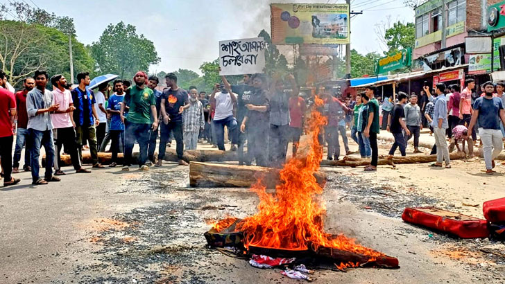 উত্তাল চুয়েট, ৭ দফা দাবি না মানা পর্যন্ত চলবে আন্দোলন