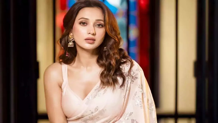 রাজনীতি ছাড়ার কারণ জানালেন মিমি