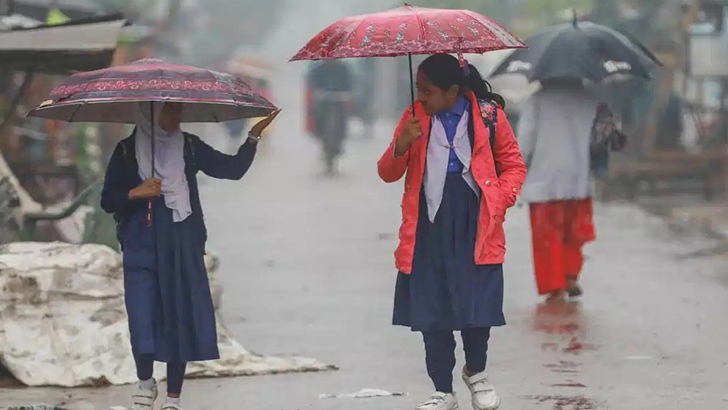 হিট অ্যালার্টের মধ্যেই যেসব জায়গায় বৃষ্টি হবে আজ