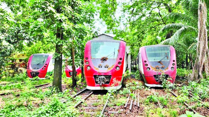 ডেমু ট্রেন ব্যর্থতার দায় নিচ্ছে না কেউ, ৬৫০ কোটি টাকার স্বপ্নভঙ্গ