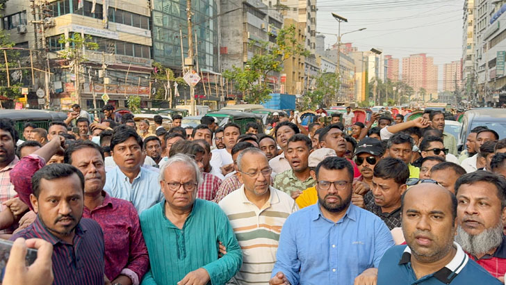 যুবদল সভাপতি টুকুর মুক্তি দাবিতে নয়াপল্টনে বিক্ষোভ