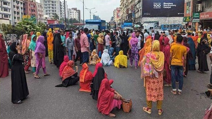 বনানীতে পোশাক শ্রমিকদের সড়ক অবরোধ, তীব্র যানজট