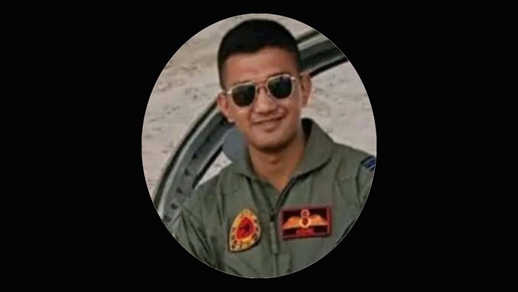 চট্টগ্রামে প্রশিক্ষণ বিমান বিধ্বস্ত, পাইলট নিহত