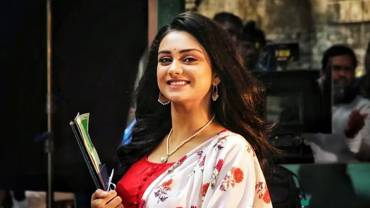 চুলের মুঠি ধরে মারধর, হাইকোর্টে গেলেন অভিনেত্রী