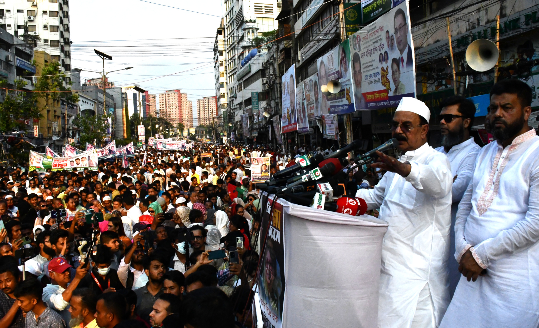 সরকারকে নিয়ন্ত্রণ করছে প্রতিবেশী দেশ: গয়েশ্বর