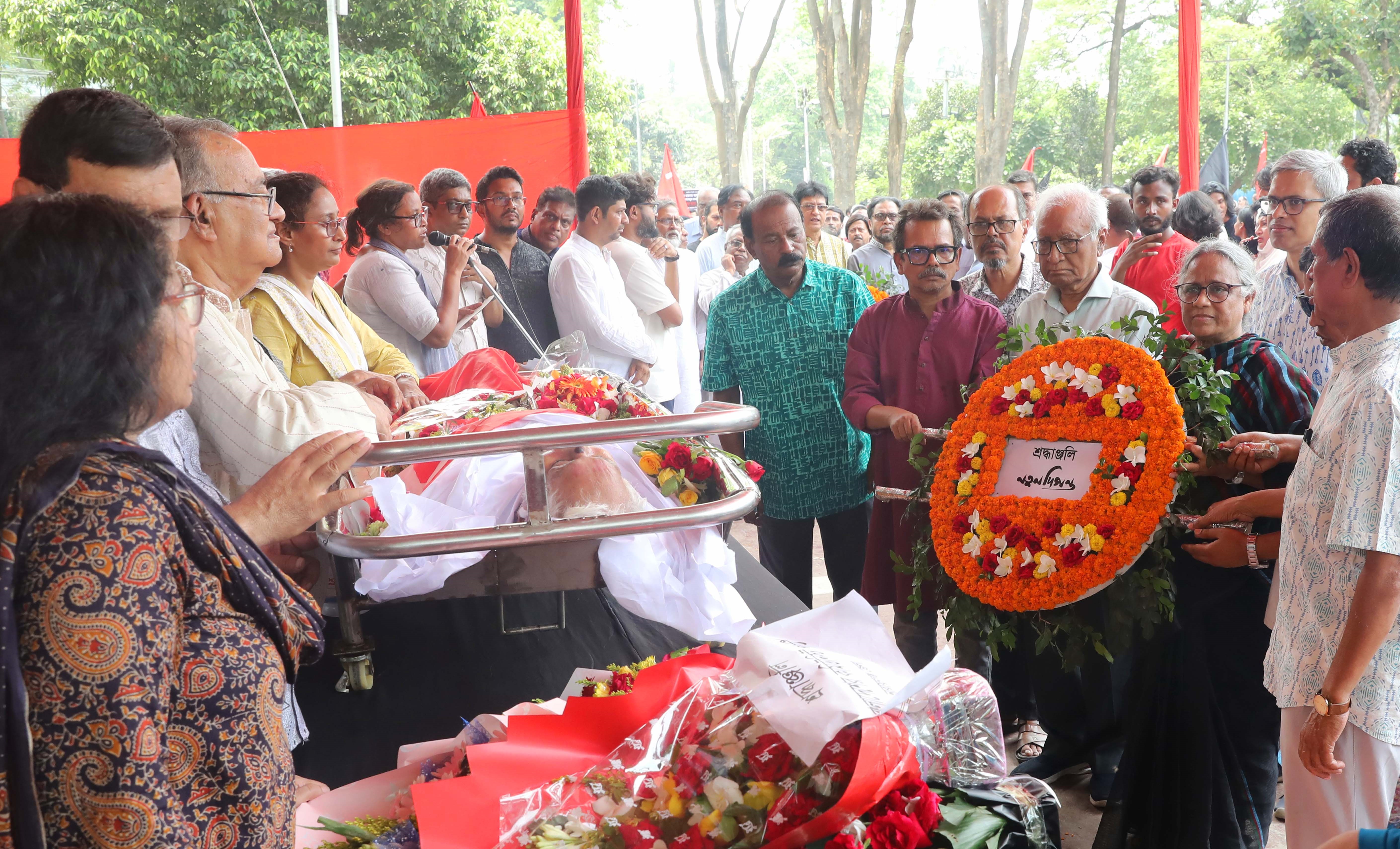 শহিদ মিনারে রনোকে ‘গার্ড অব অনার’ বনানীতে দাফন