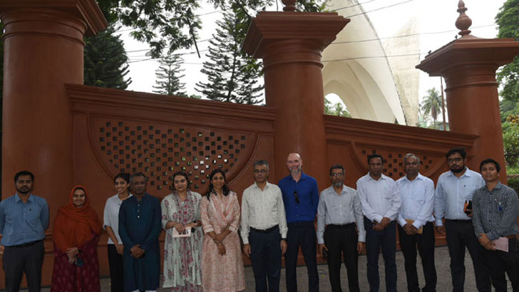 পুরান ঢাকার ঐতিহ্যবাহী স্থাপনা পরিদর্শনে সি-৪০ প্রতিনিধি দল