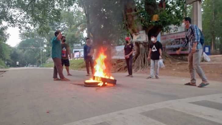 খাগড়াছড়ি ও রাঙামাটিতে ইউপিডিএফের আধাবেলা সড়ক অবরোধ