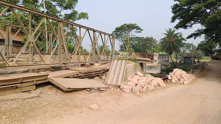 আখাউড়া স্থলবন্দর দিয়ে ৩ দিন ভারতে ভারি যানবাহন চলাচল বন্ধ