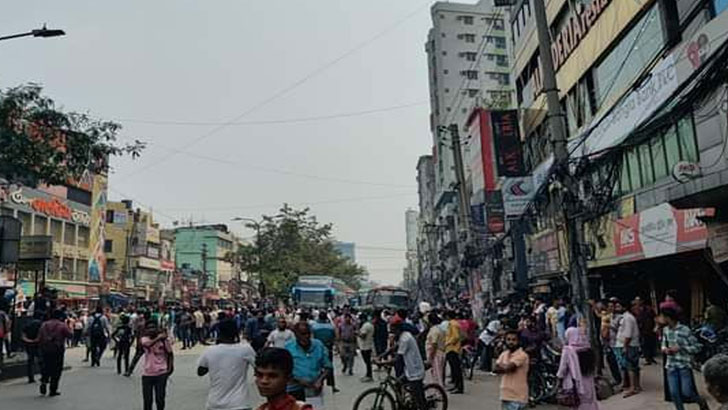 রামপুরায় ব্যাটারিচালিত রিকশাচালকদের বিক্ষোভ