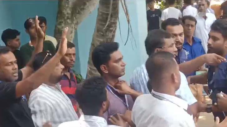 প্রকাশ্যে ভোটের ছবি তোলা নিয়ে সংঘর্ষে প্রার্থী-সাংবাদিকসহ আহত ২০