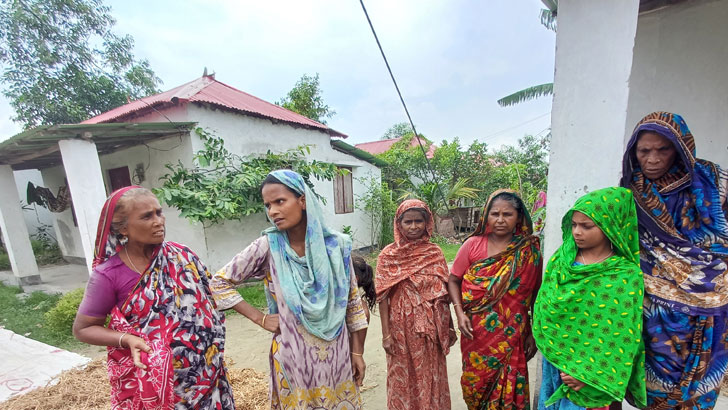 আশ্রয়ণ প্রকল্পের ঘরে তালা!