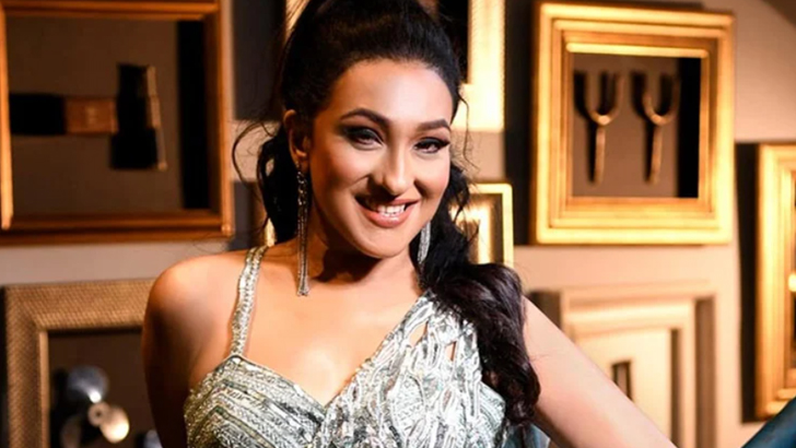 ঋতুপর্ণার বিরুদ্ধে কলকাতায় দুর্নীতির অভিযোগ!