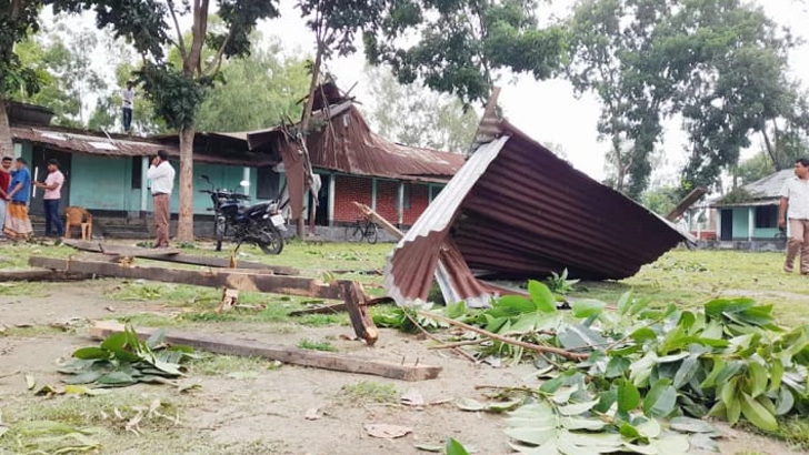 ঝড়ে লন্ডভন্ড ২০ গ্রাম, প্রাণ গেল ৩ জনের 