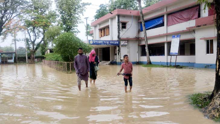 সিলেটে প্লাবিত এলাকার অধিকাংশ শিক্ষাপ্রতিষ্ঠানই এখন আশ্রয়কেন্দ্র