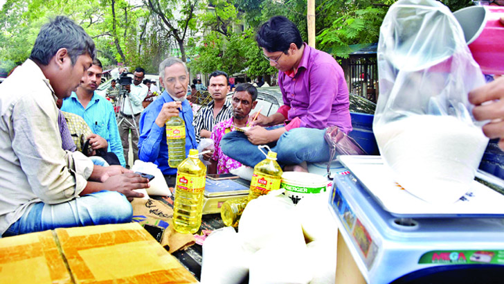 ঈদ উপলক্ষ্যে এক কোটি কার্ডধারীর মধ্যে পণ্য বিক্রি শুরু আজ