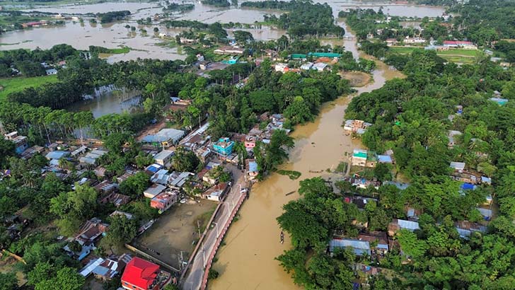 সিলেটে পানি নামছে, দুর্ভোগ বাড়ছে