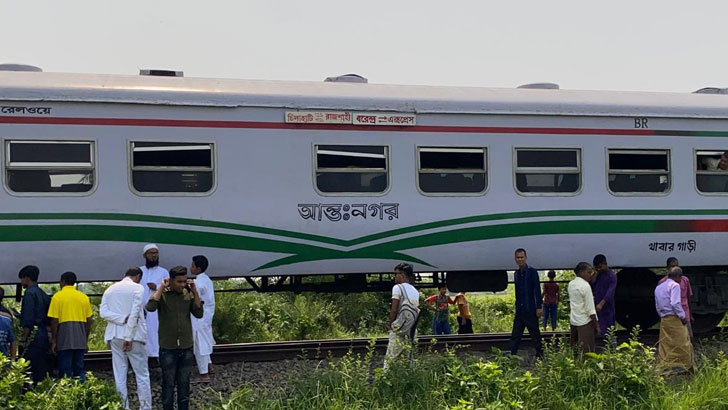 আড়াই ঘণ্টা পর উত্তরবঙ্গের সঙ্গে ট্রেন চলাচল স্বাভাবিক