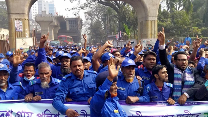 শ্রমের ন্যায্যমূল্য দাবি প্রাথমিক শিক্ষক ও গ্রাম পুলিশের