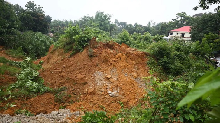 সিলেটে টিলাধসে প্রাণহানি