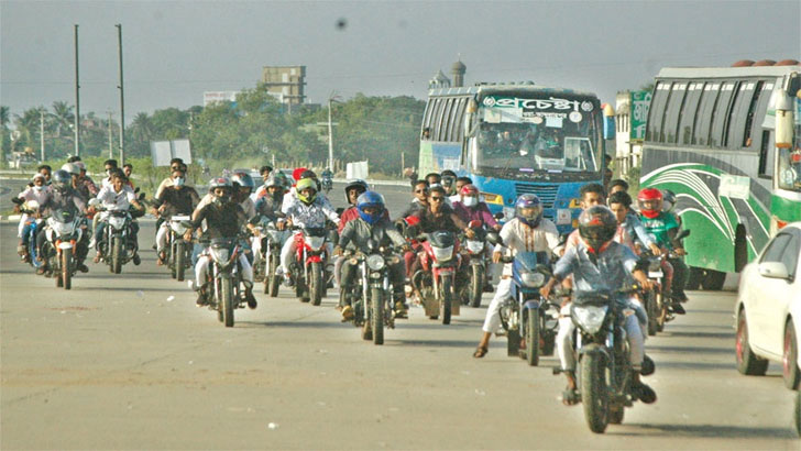 ঈদযাত্রায় মোটরসাইকেল চলাচল নিয়ে যা জানাল ট্রাফিক বিভাগ