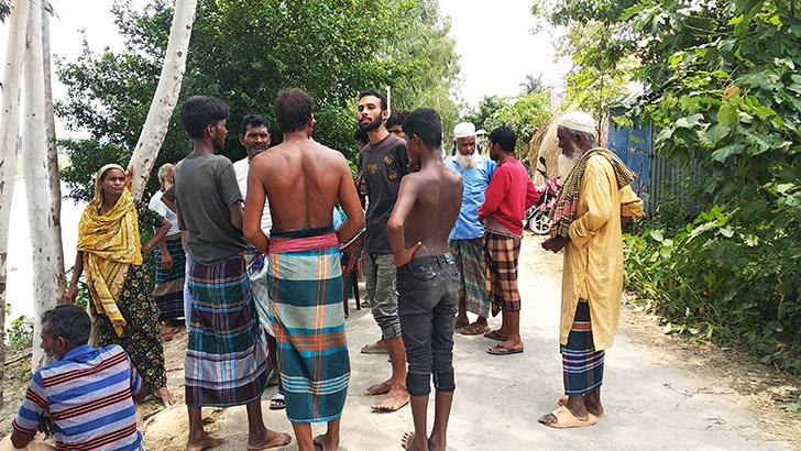 টাঙ্গাইলে মসজিদে মাইকিং করে দু’পক্ষের সংঘর্ষ, নারী নিহত আহত ২০