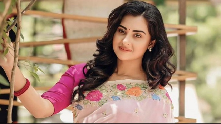 মন্ত্রীকে ফোন দেওয়ার প্রশ্নে যা বললেন বুবলী 