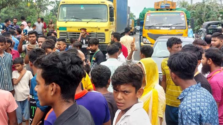 ২০ কিমি জুড়ে তীব্র যানজট, ঈদযাত্রায় ভোগান্তি