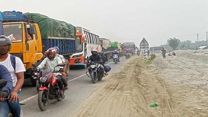 বঙ্গবন্ধু সেতু মহাসড়কে ১০ কিলো‌মিটার যানজট