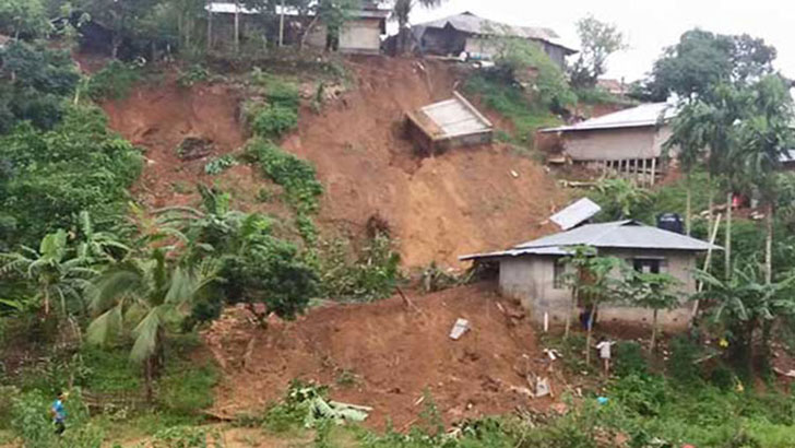 রোহিঙ্গা ক্যাম্পে পাহাড় ধসে ১০ জনের মৃত্যু