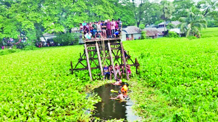 আমতলীতে সেতু ভেঙে বৌভাতের ৯ যাত্রী নিহত