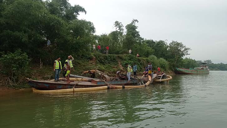 ড্রেজার মালিকদের বিরুদ্ধে ব্যবস্থা নেওয়ার নির্দেশ ভূমিমন্ত্রীর