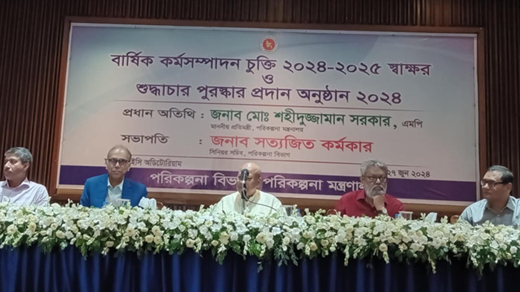 ‘সর্বগ্রাসী ক্ষুধা থেকে কর্মকর্তাদের বের হয়ে আসতে হবে’