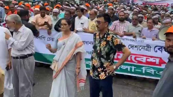 বৃষ্টি উপেক্ষা করে নয়াপল্টনে জড়ো হচ্ছেন বিএনপি নেতাকর্মীরা 