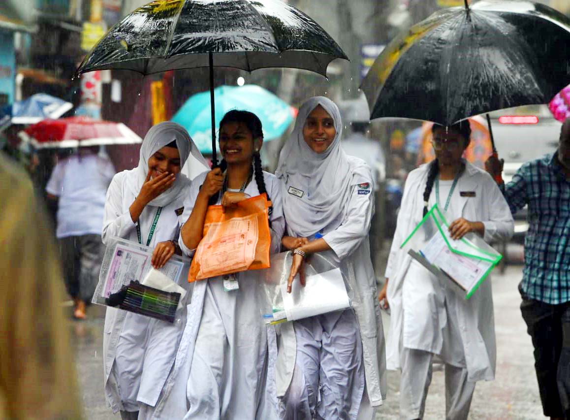 এইচএসসি পরীক্ষার প্রথম দিনে অনুপস্থিত ৯ হাজার ৯৭০ জন