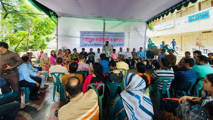 সরকারের ব্যাখ্যা প্রত্যাখ্যান করে আন্দোলন চালানোর ঘোষণা শিক্ষকদের